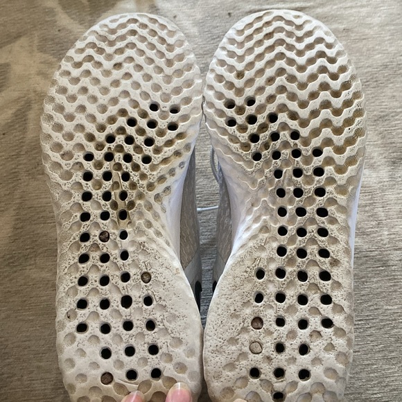 NIKE. Women’s tennis shoe. - Picture 7 of 7